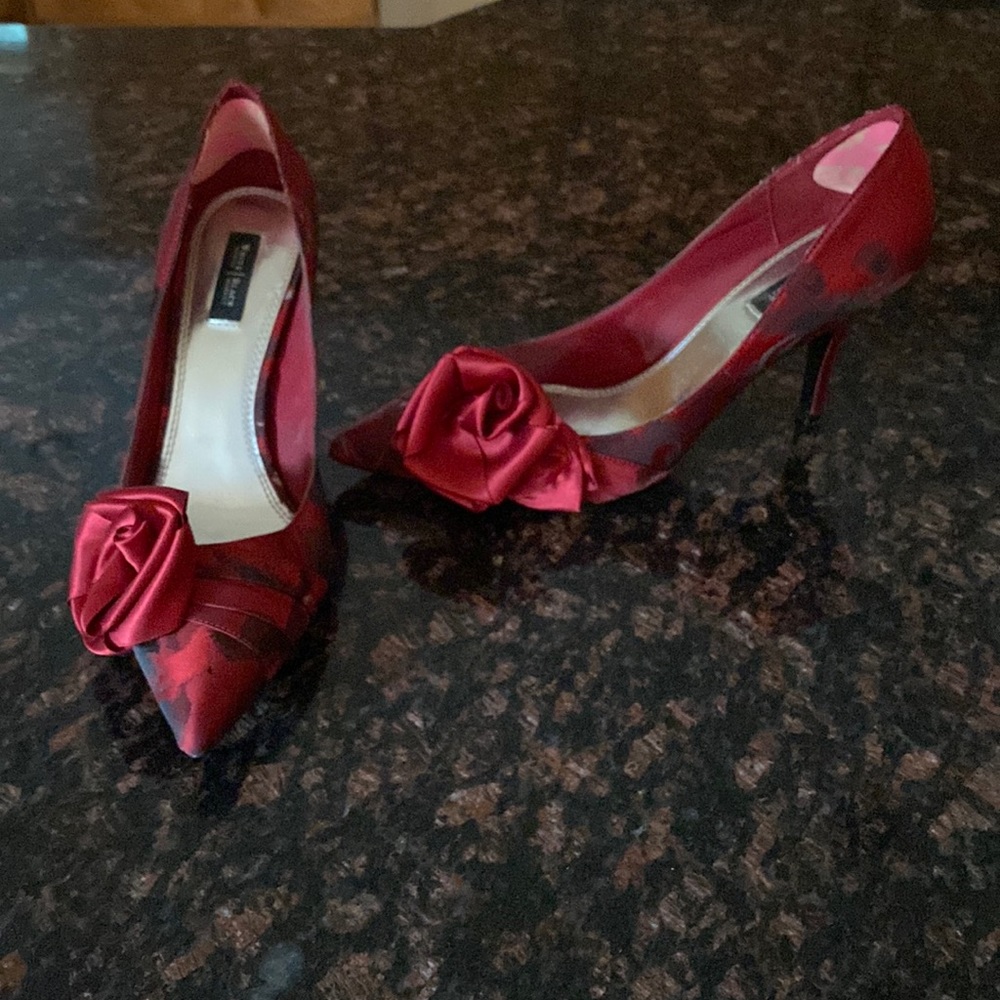 White House Black Market Red Floral Rosette Stiletto Heels Size 9.5